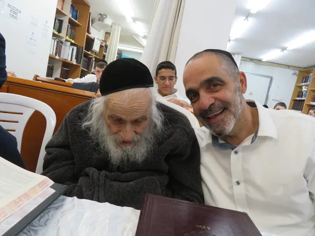 ר׳ עזרא חג׳מא ז״ל דבוק ברבו מרן נשיא המוסדות זצ״ל
