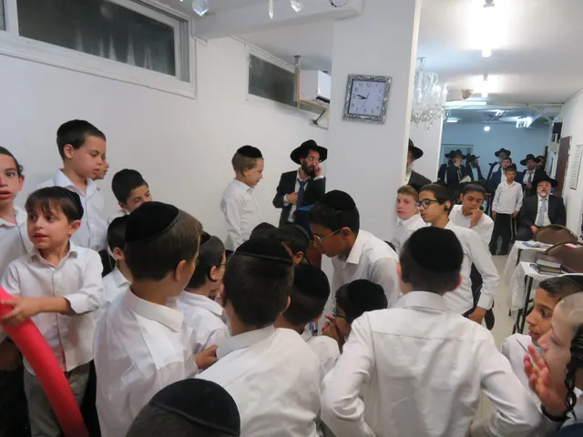 בית המדרש מלא ילדים לומדים