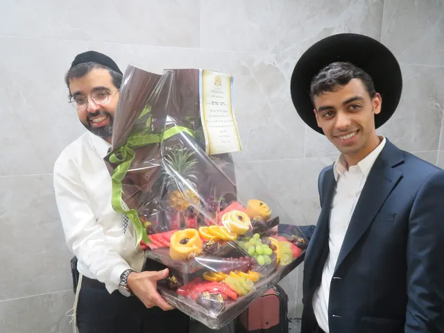 שמחה של נתינה בין חברי הקהילה