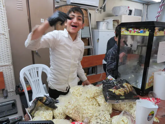 רב עם ילדי הקהילה — כל ילד מרגיש בבית
