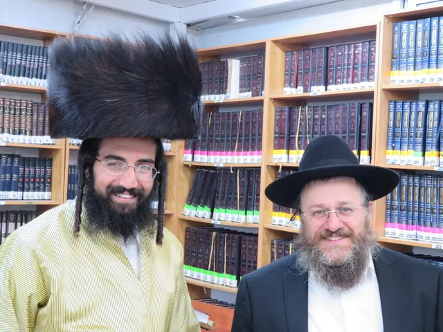 מרבים בשמחה בפורים