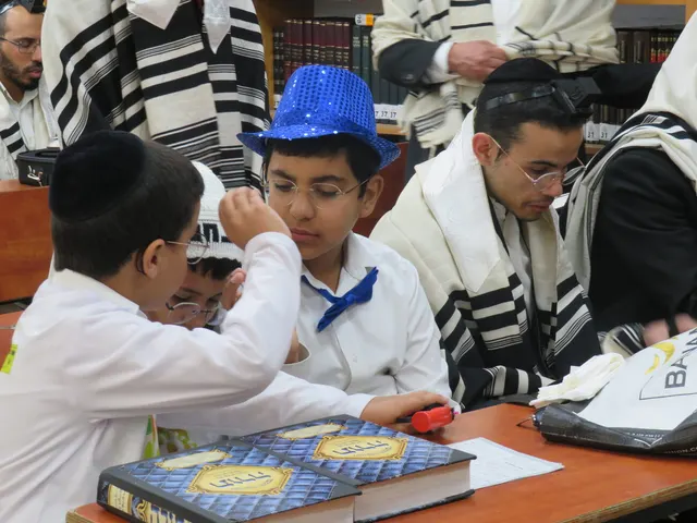 ילדים לומדים תורה גם בפורים