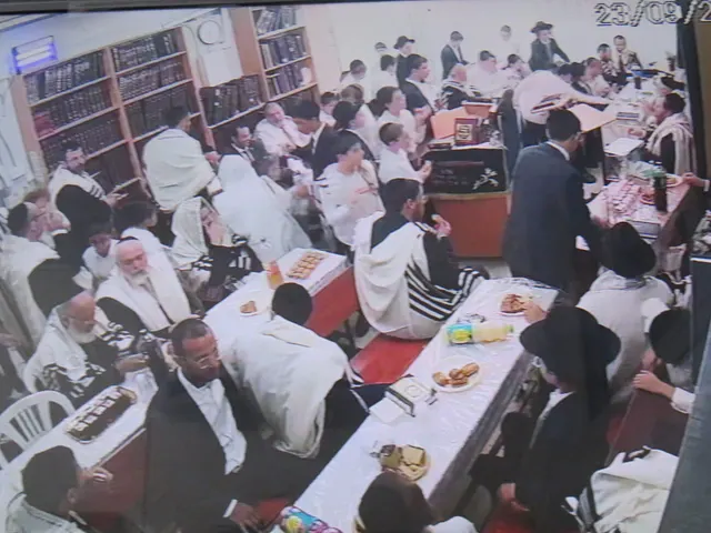 תפילה ברוב עם בבית הכנסת היכל יוסף שלום