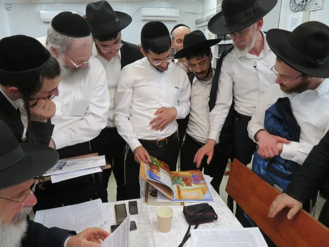 לומדים ושמחים בתורה יחד