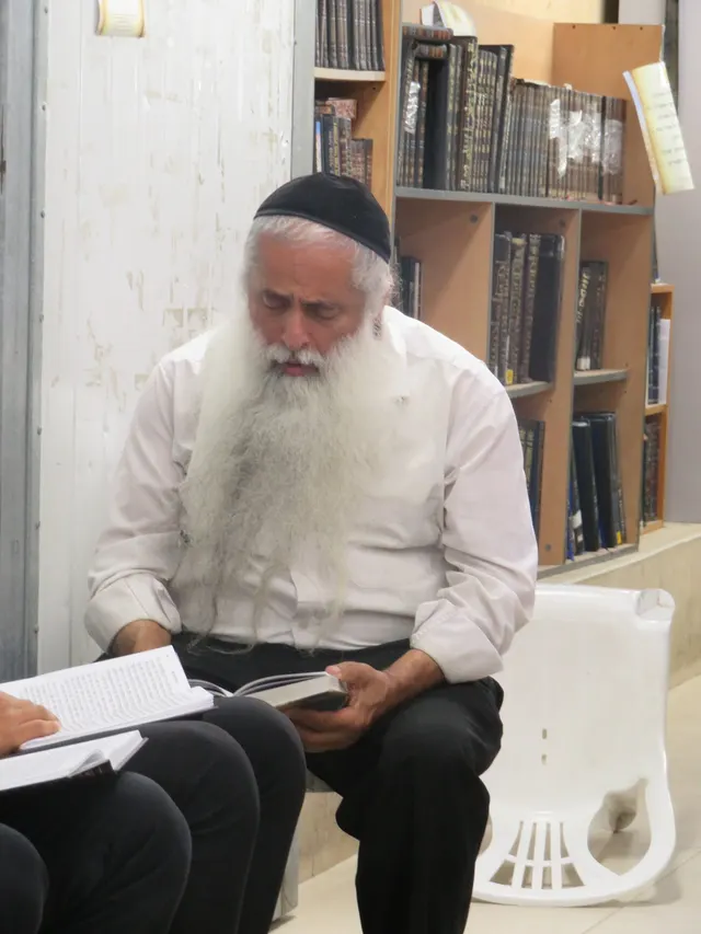 מבכים את חורבן בית מקדשנו