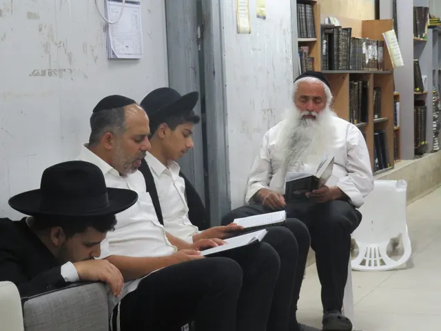 הקהילה יחד בצער החורבן ובתקווה לגאולה