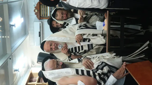 בנו המסור, שהתמסר אליו מאוד, מספיד