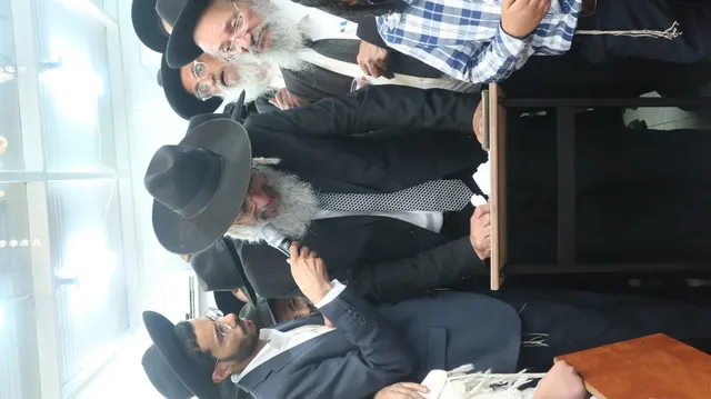 חתנו הרה״ג רבי אפרים, שהתמסר אליו מאוד, מספיד