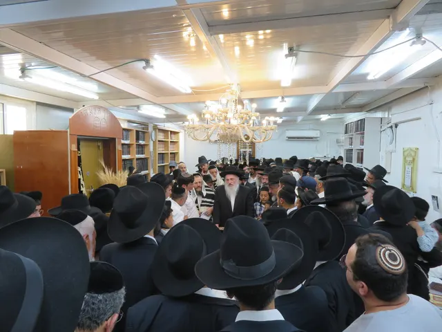 מהלוויה של מרן נשיא המוסדות רבי שמעון צדוק זצ״ל