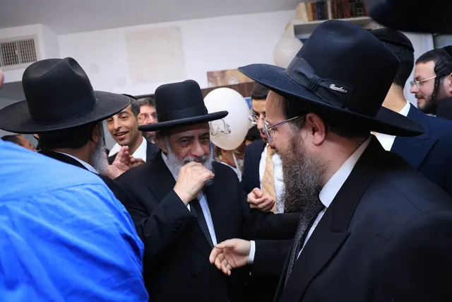 מעמד הכנסת ספר התורה לע״נ התינוק יוסף נחשוני ע״ה — תמונה 2
