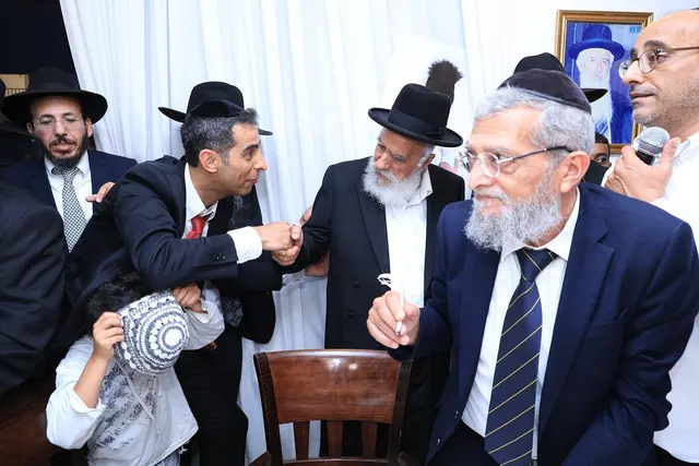 מעמד הכנסת ספר התורה לע״נ התינוק יוסף נחשוני ע״ה — תמונה 8