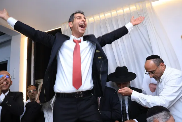 מעמד הכנסת ספר התורה לע״נ התינוק יוסף נחשוני ע״ה — תמונה 11
