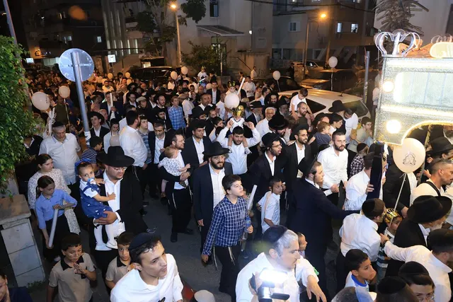 מעמד הכנסת ספר התורה לע״נ התינוק יוסף נחשוני ע״ה — תמונה 19