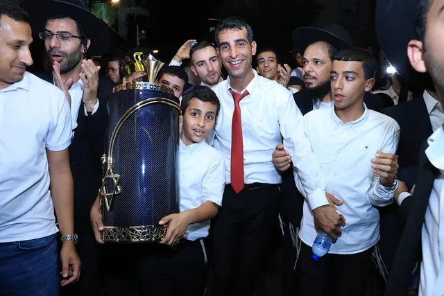 מעמד הכנסת ספר התורה לע״נ התינוק יוסף נחשוני ע״ה — תמונה 28