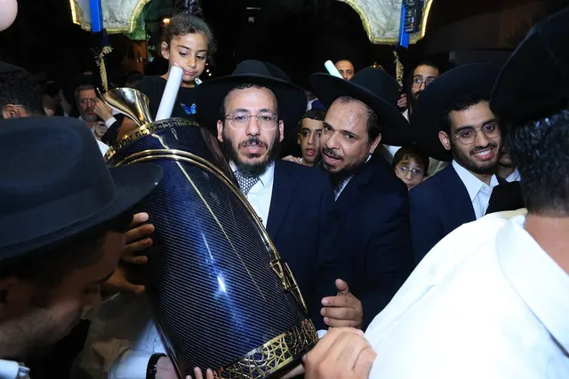 מעמד הכנסת ספר התורה לע״נ התינוק יוסף נחשוני ע״ה — תמונה 30