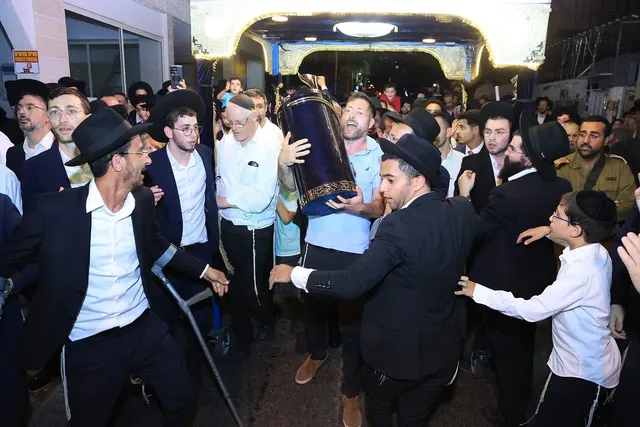 מעמד הכנסת ספר התורה לע״נ התינוק יוסף נחשוני ע״ה — תמונה 32