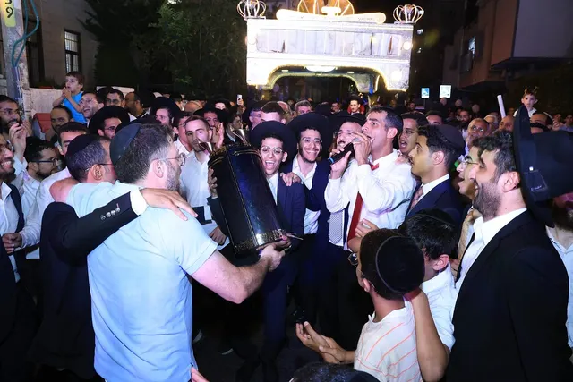 מעמד הכנסת ספר התורה לע״נ התינוק יוסף נחשוני ע״ה — תמונה 36