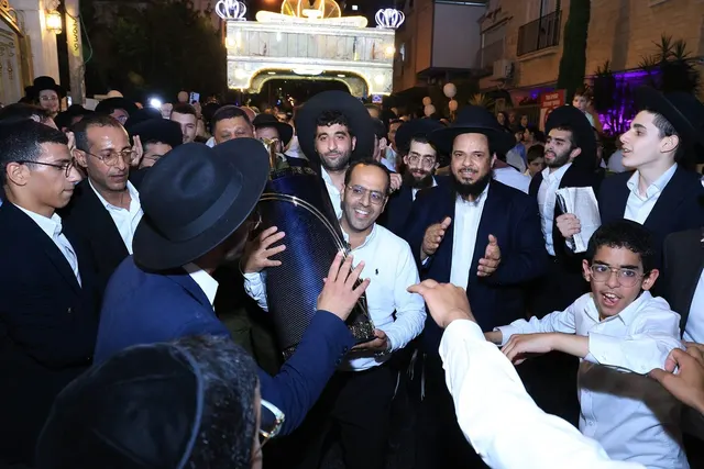 מעמד הכנסת ספר התורה לע״נ התינוק יוסף נחשוני ע״ה — תמונה 37