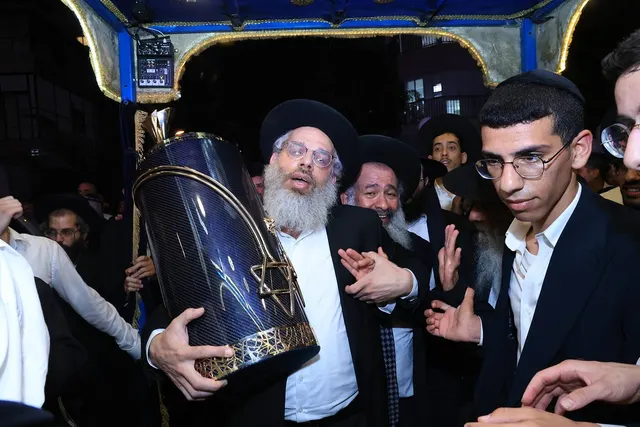 מעמד הכנסת ספר התורה לע״נ התינוק יוסף נחשוני ע״ה — תמונה 48